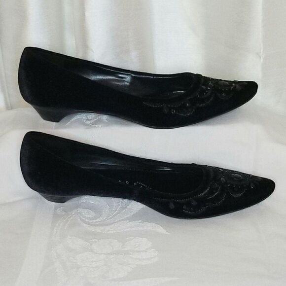 Kenneth Cole Reaction Suede Black Flats (size 9M) - Picture 2 of 7